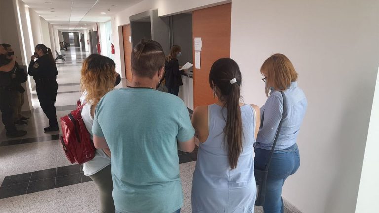 Rosa Sabena tomó el caso de una mamá de Villa Huidobro que pide justicia por su hija