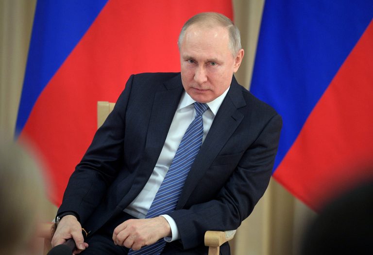 Rusia refuerza su postura: bloquea el acceso a Facebook y niega un ataque nuclear