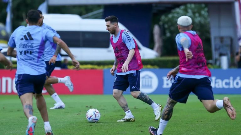 Alarma total en la Scaloneta: un hincha se coló en el vestuario y se sacó una foto con Lionel Messi