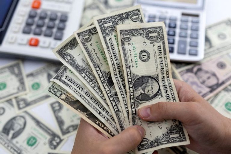 ¿A cuánto cotiza el dólar en medio del caos financiero mundial?