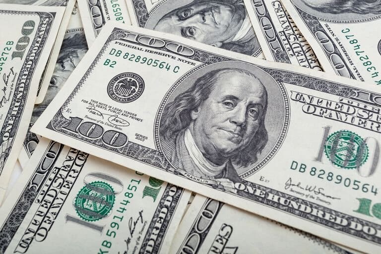 Por qué el dólar libre retrocedió y quedó lejos de su récord cercano a los 800 pesos