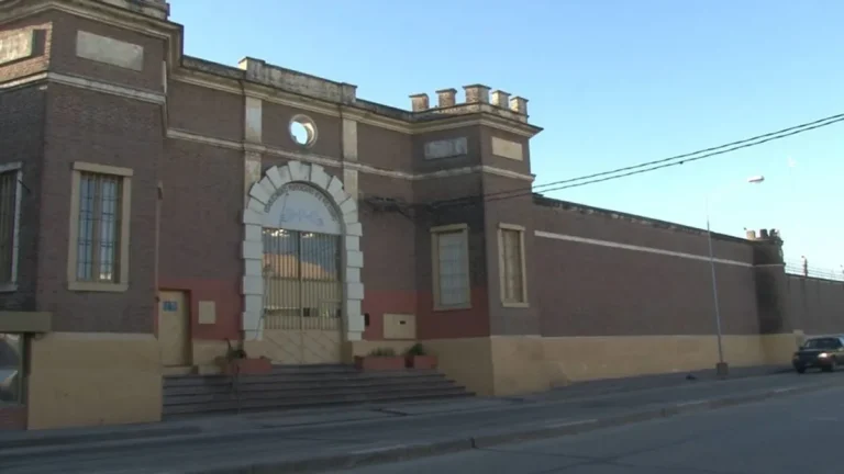 Allanaron la cárcel de Río Cuarto por casos de estafas telefónicas en Salta