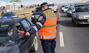 Aprobaron cambios en la Ley de Tránsito de Córdoba: luces diurnas, trabajos comunitarios y reiterancia
